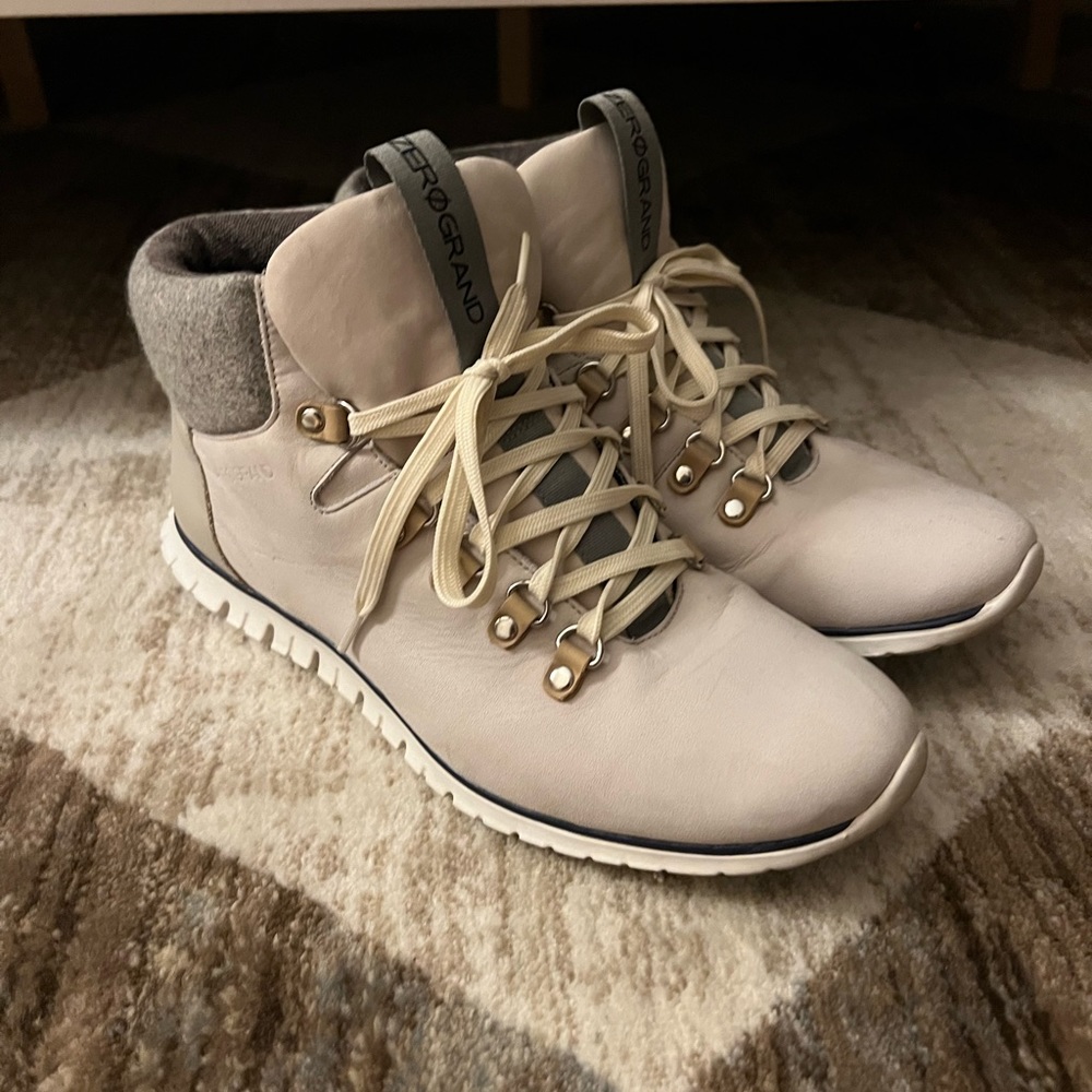 Cole Haan ZEROGRAND boot. Size 10. good condition. light Gray